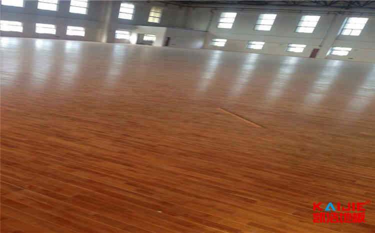 訓練館籃球場地板翻新