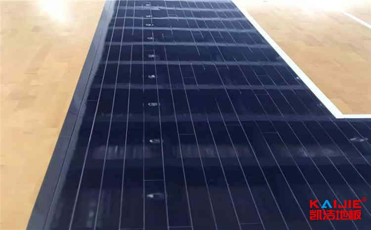 楓樺木籃球運(yùn)動(dòng)地板翻新施工