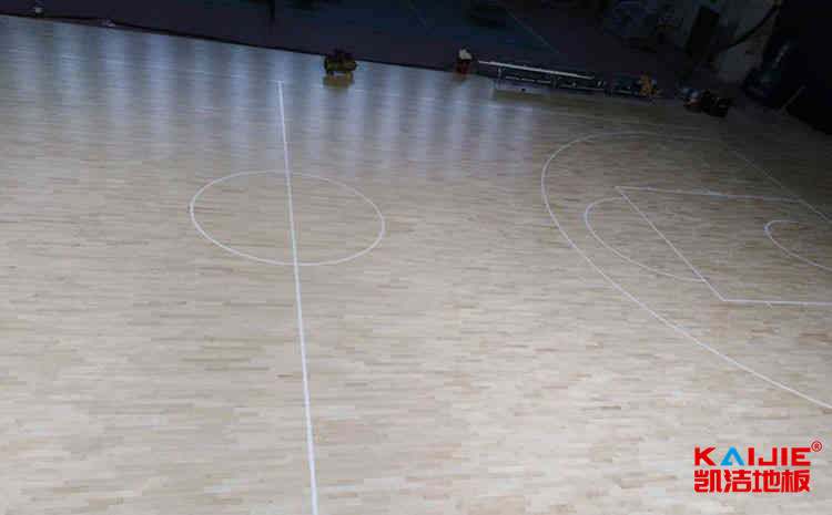 籃球場(chǎng)的地板是啥材料做的