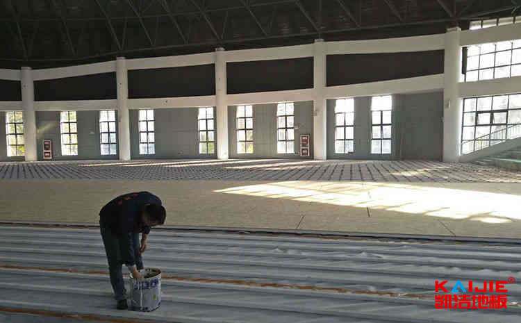 羽毛球館木地板