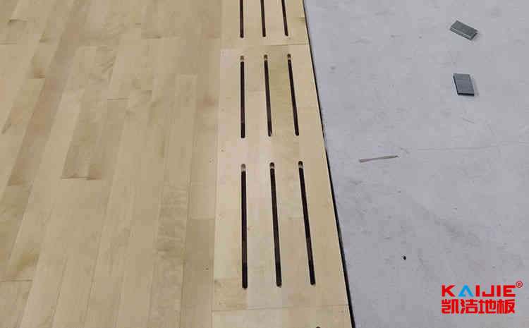 籃球場(chǎng)地板一般多少錢一平方