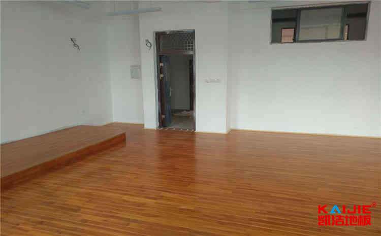 楓樺木實(shí)木運(yùn)動(dòng)地板造價(jià)是的多少？