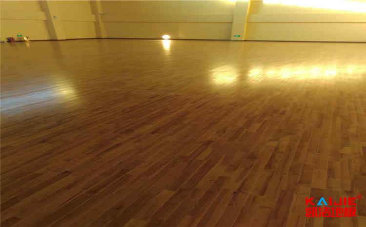 學(xué)校體育運(yùn)動地板多少錢一平米?