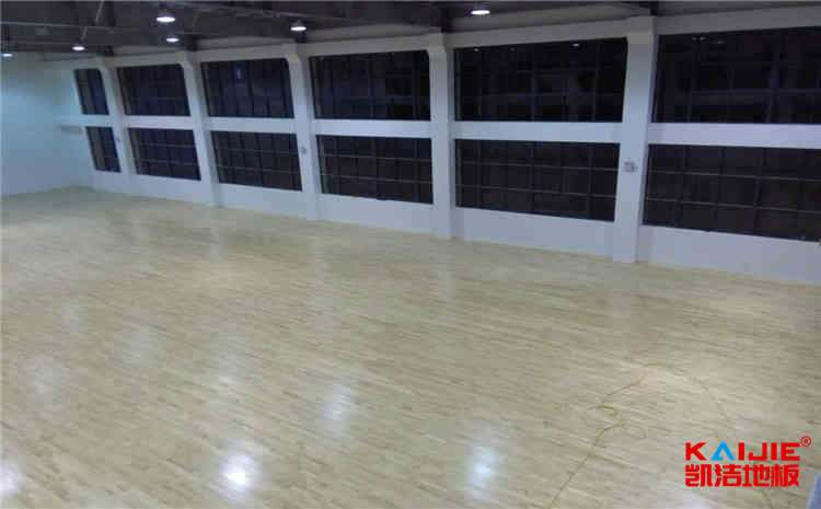 籃球館木地板