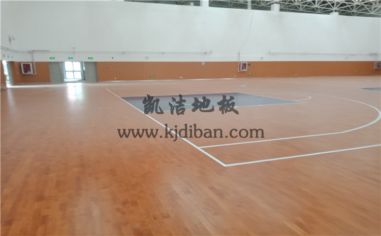 山東鄒城*一中學(xué)孟子湖校區(qū)學(xué)校體育館木地板項(xiàng)目——?jiǎng)P潔地板
