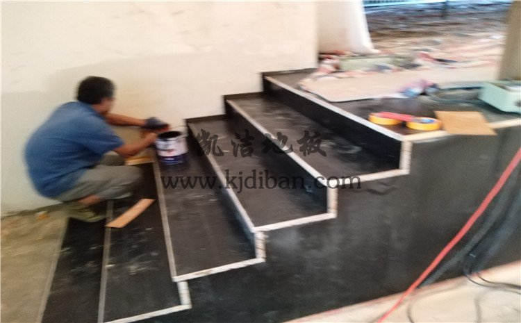 四川省樂山市沙灣區(qū)銅河廣場(chǎng)劇院舞臺(tái)實(shí)木運(yùn)動(dòng)地板案例—?jiǎng)P潔實(shí)木運(yùn)動(dòng)地板廠家